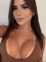 631046391: Chica busca chico en Barcelona