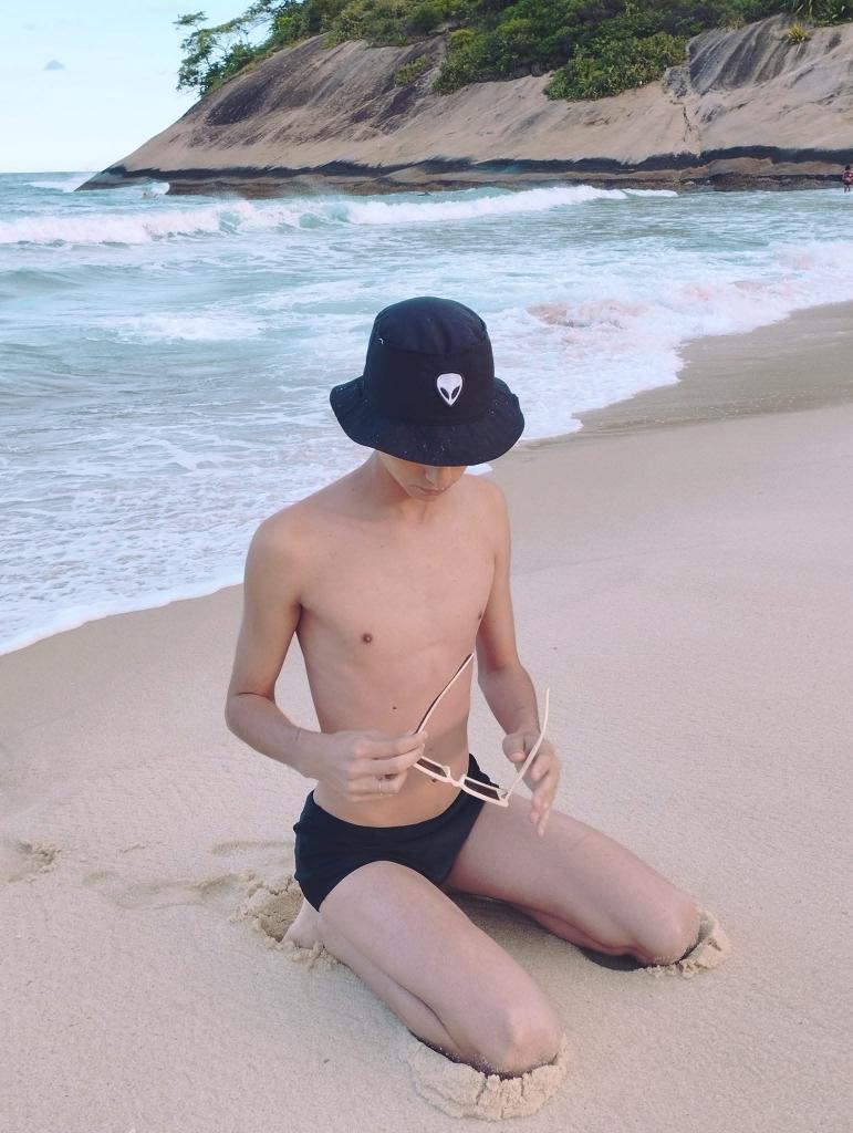 677499579: Chico busca chica en La Coruña