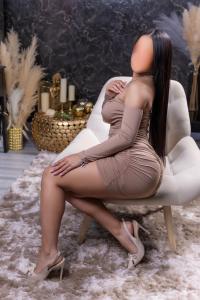 695428447: Chica busca chico en Barcelona