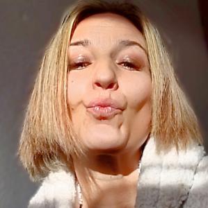 624370274: Chica busca chico en Madrid