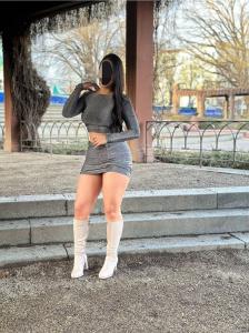 695428447: Chica busca chico en Barcelona