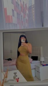 614057131: Chica busca chico en Barcelona