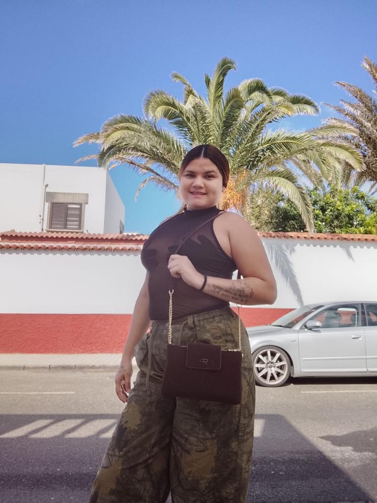 674958711: Chica busca chico en Las Palmas