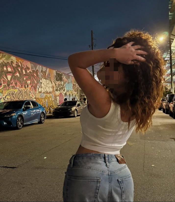 Chica busca chico en Almería: 