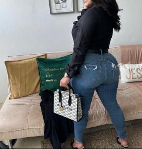 631846040: Chica busca chico en Barcelona