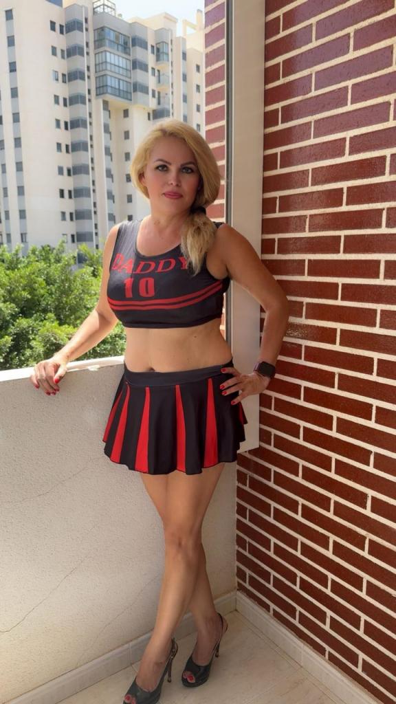 Chica busca chico en Alicante: Chica busca chico