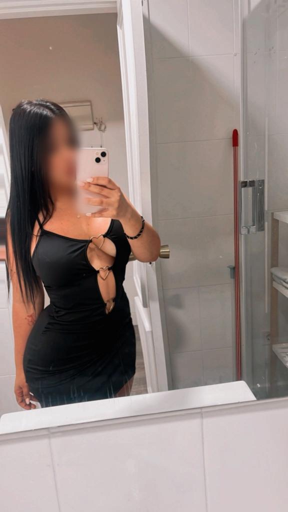 663700578: Chica busca chico en Sevilla