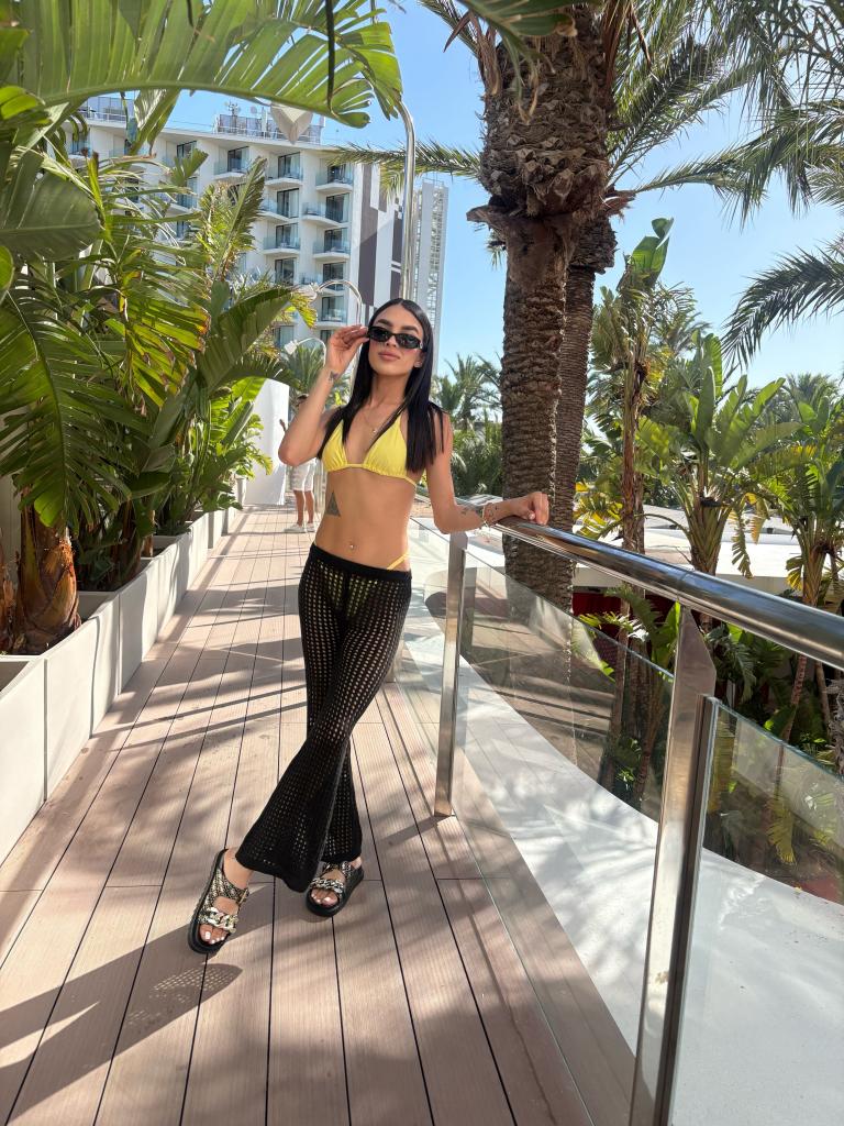 667476465: Chica busca chico en Ibiza