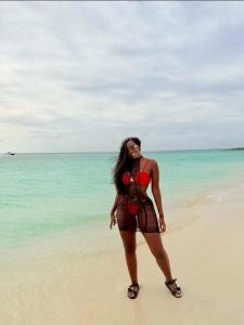 643153929: Chica busca chico en Gerona
