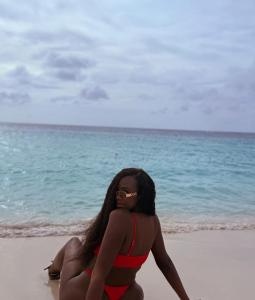 643153929: Chica busca chico en Gerona