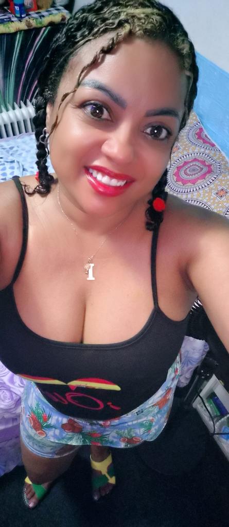 689739268: Chica busca chico en Zaragoza