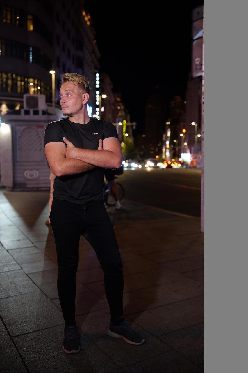 631402127: Chico busca chica en Madrid