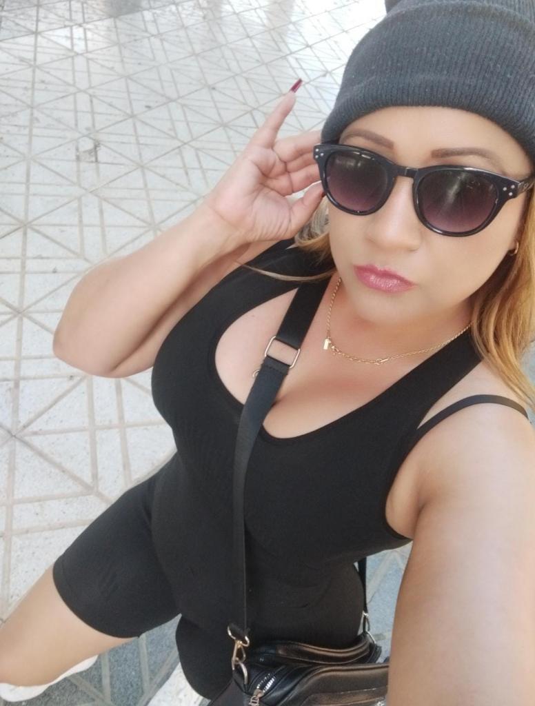 653245523: Chica busca chico en Cádiz