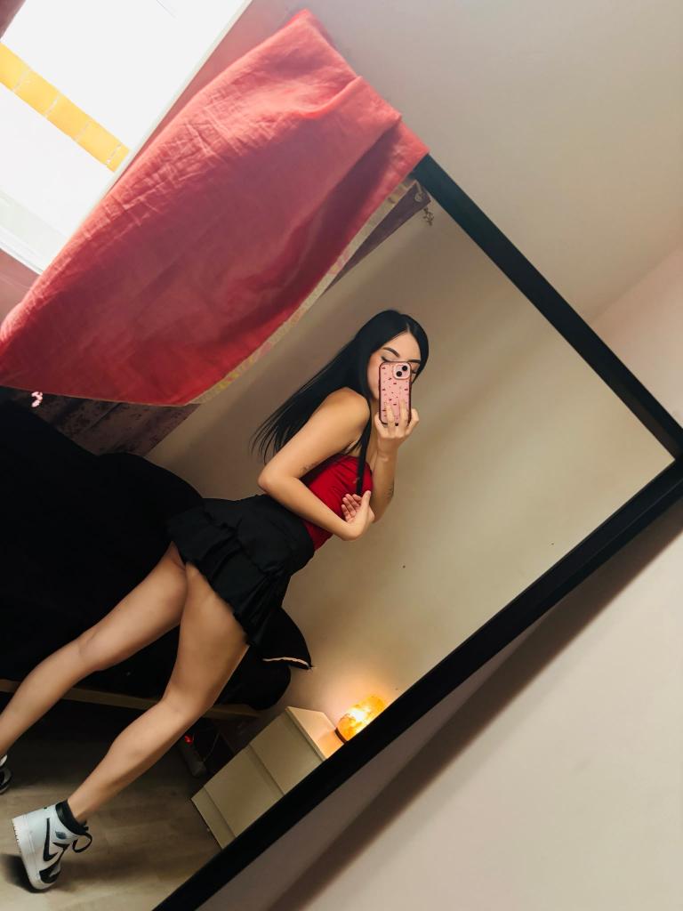 613724643: Chica busca chico en Barcelona
