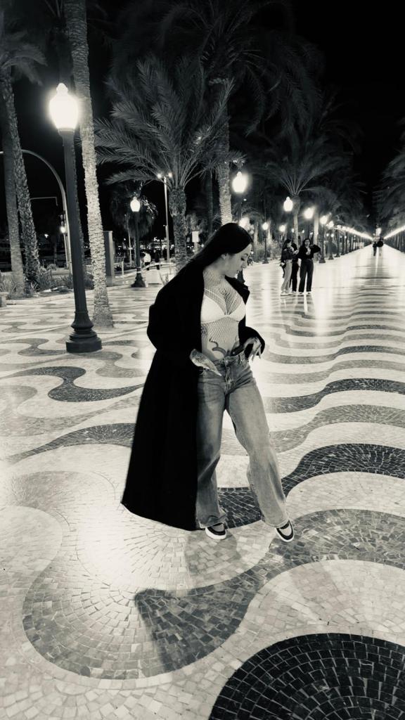 613724643: Chica busca chico en Barcelona