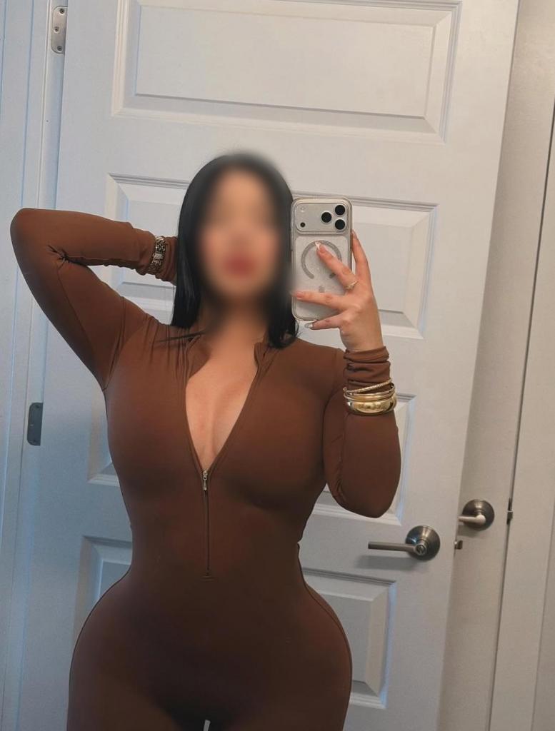 663700578: Chica busca chico en Sevilla