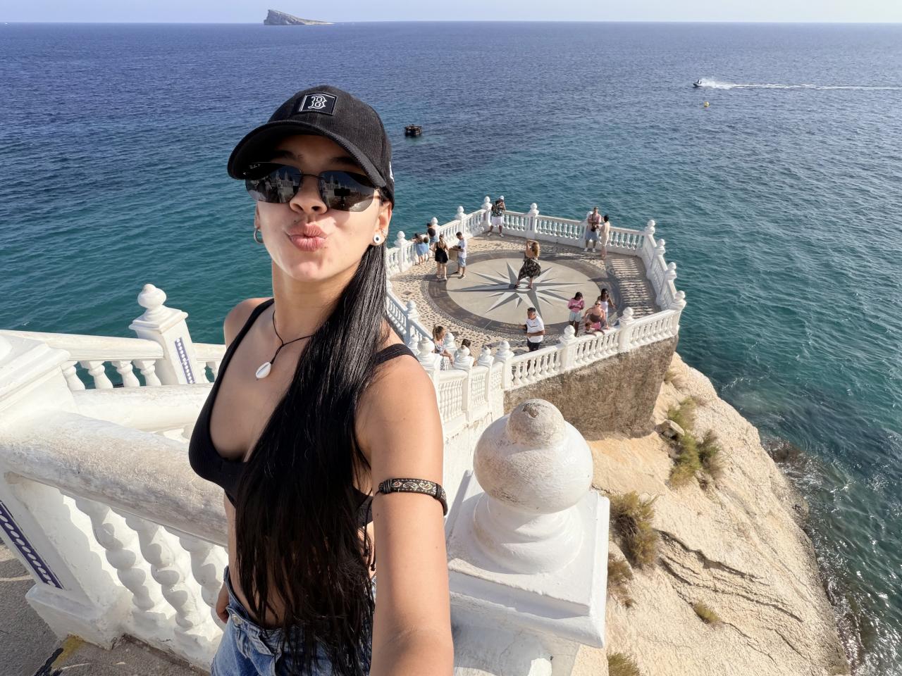 666845159: Chica busca chico en Navarra