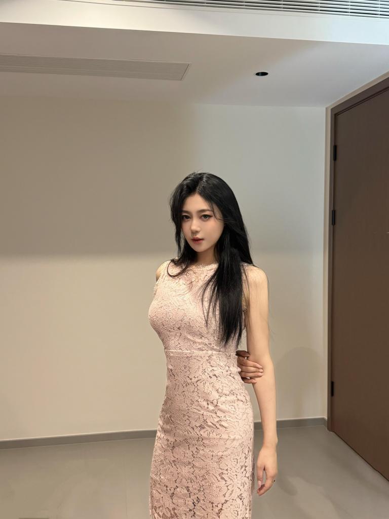 647138888: Chica busca chico en Barcelona