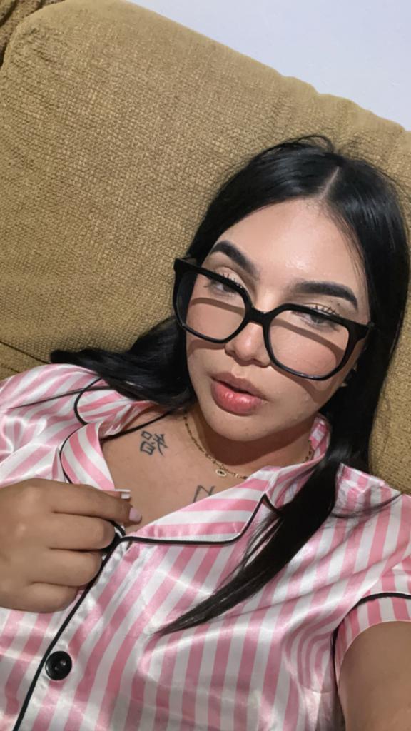 607761646: Chica busca chico en Barcelona