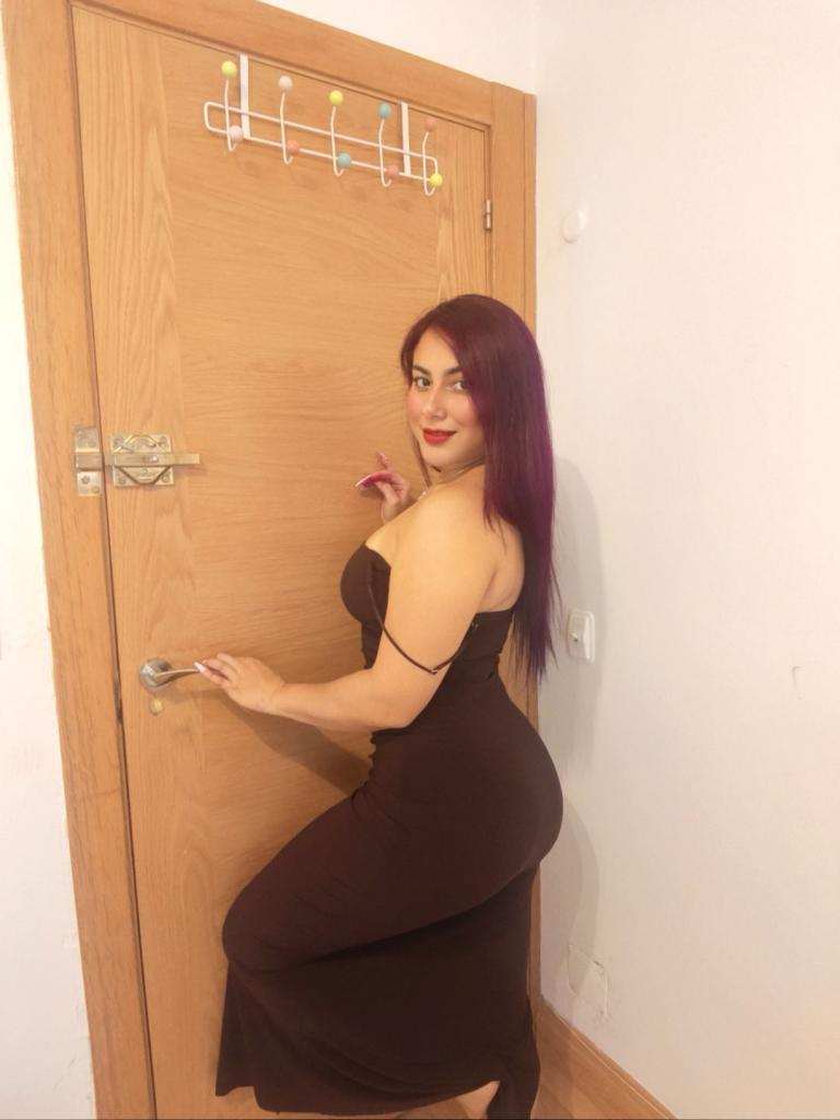 610889470: Chica busca chico en La Coruña