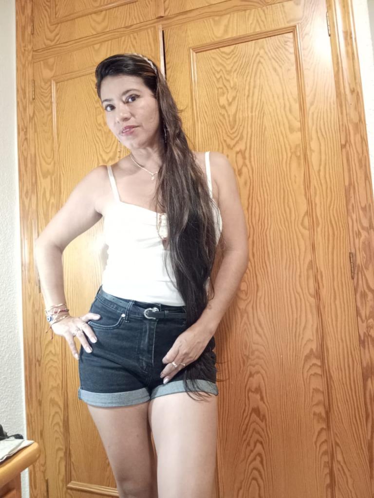613582111: Chica busca chico en Cantabria