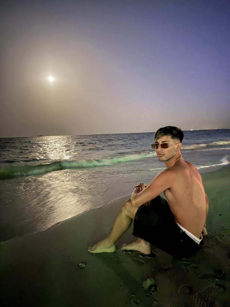 Chico busca chica en Ibiza: 
