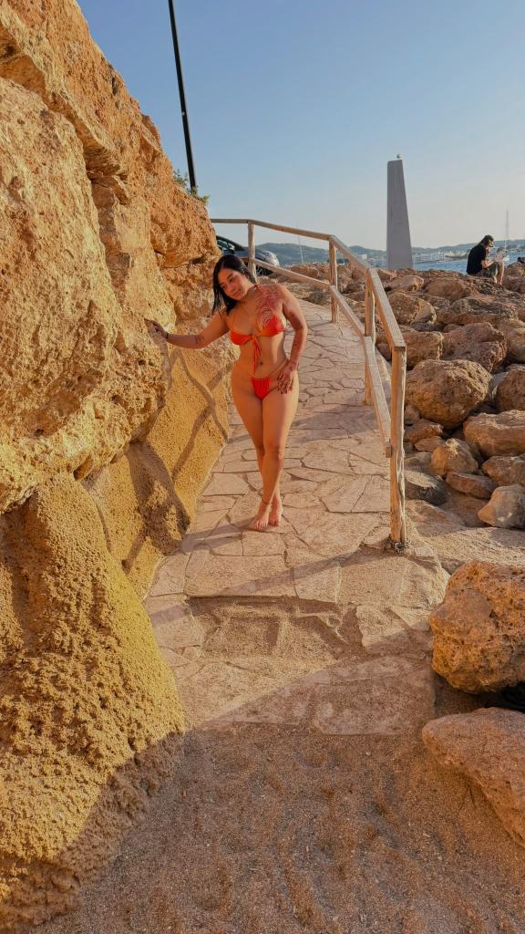 Chica busca chico en Ibiza: 
