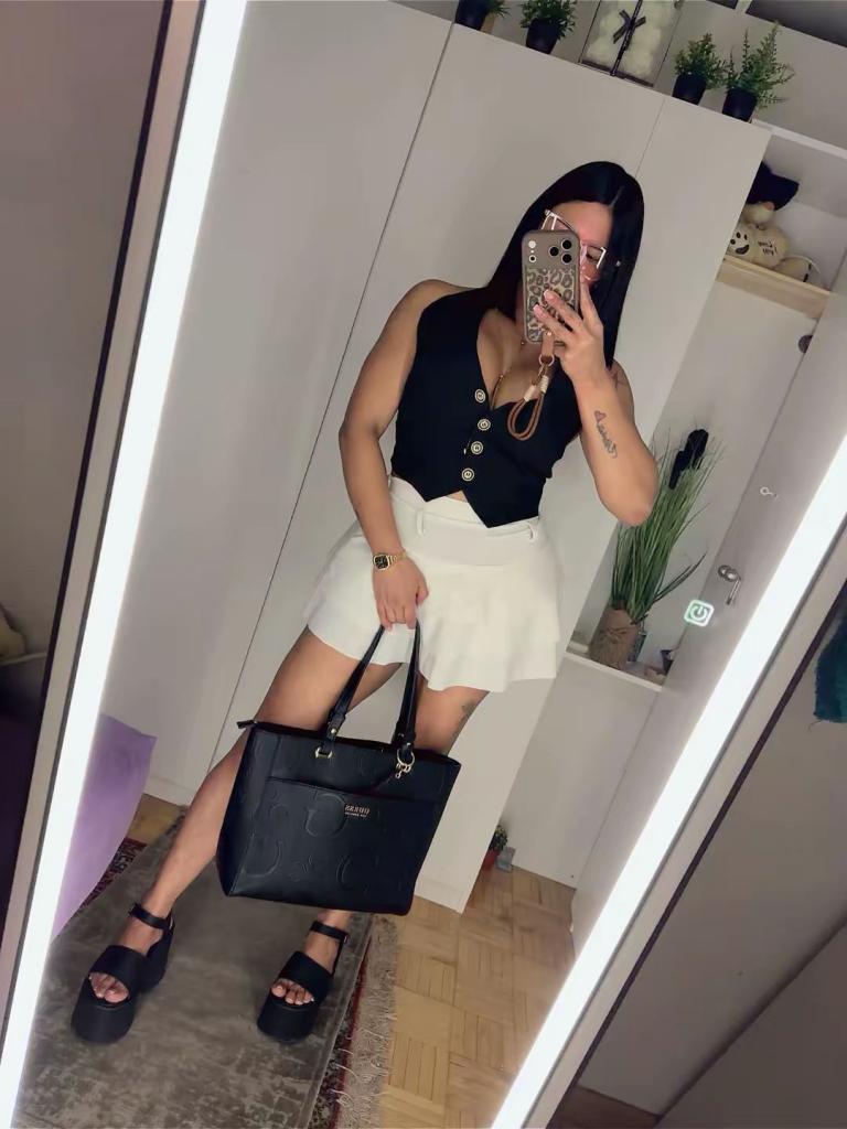 667478355: Chica busca chico en Madrid