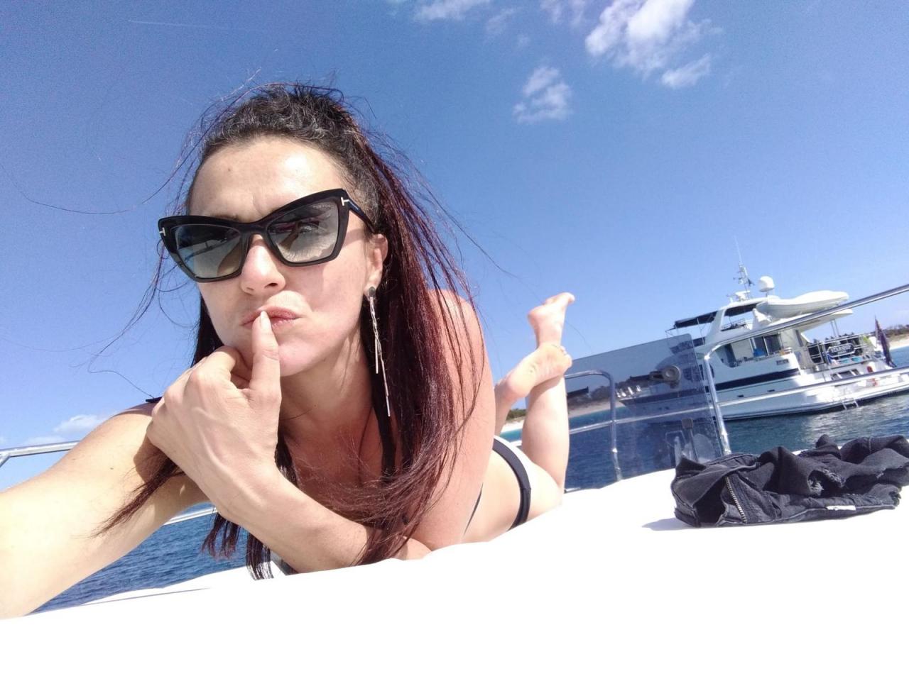 Chica busca chico en Ibiza: 