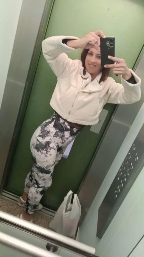 687181489: Chica busca chico en Sevilla