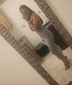 631178282: Chica busca chico en Barcelona