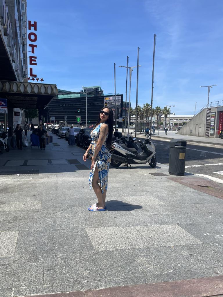 672829212: Transexual en La Coruña