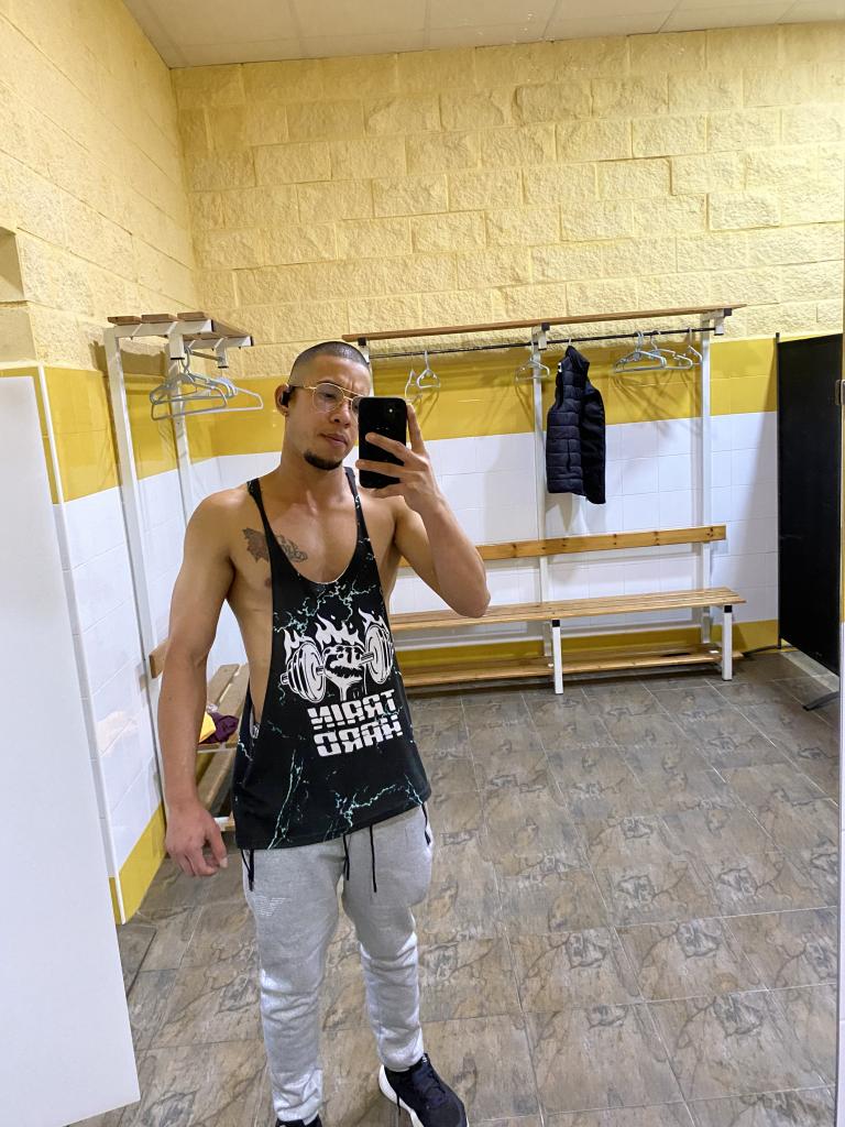 Chico busca chica en Sevilla: 