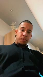 667685098: Chico busca chica en Sevilla