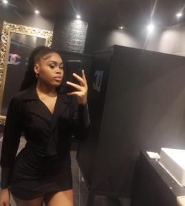 602487409: Chica busca chico en Barcelona