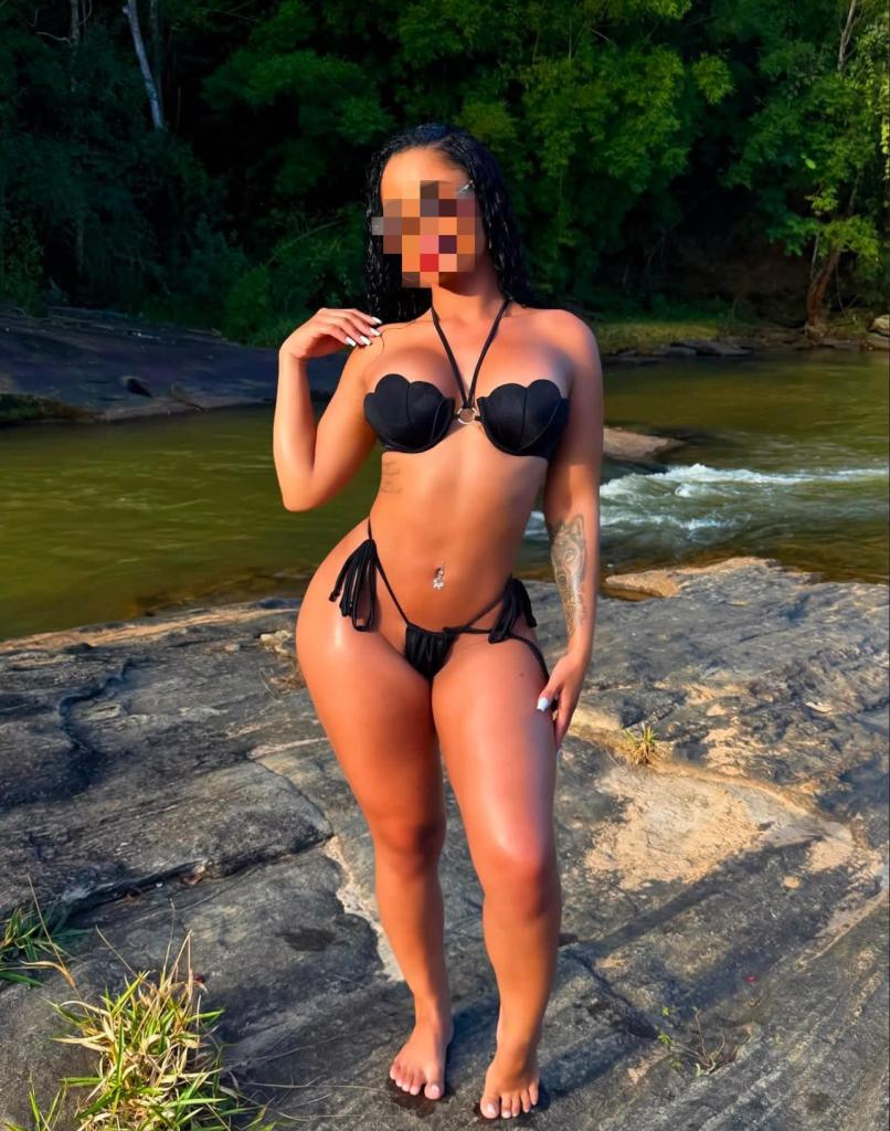 647681805: Chica busca chico en Barcelona