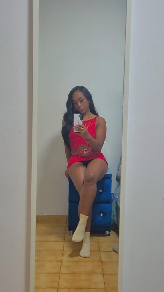 613592989: Chica busca chico en Barcelona