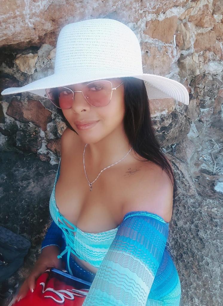 662336518: Chica busca chico en Ibiza