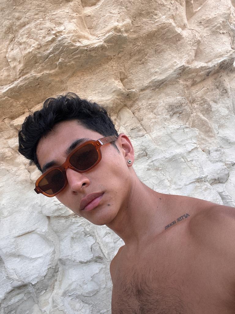 Chico busca chica en Sevilla: 