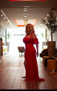 692486166: Chica busca chico en Barcelona