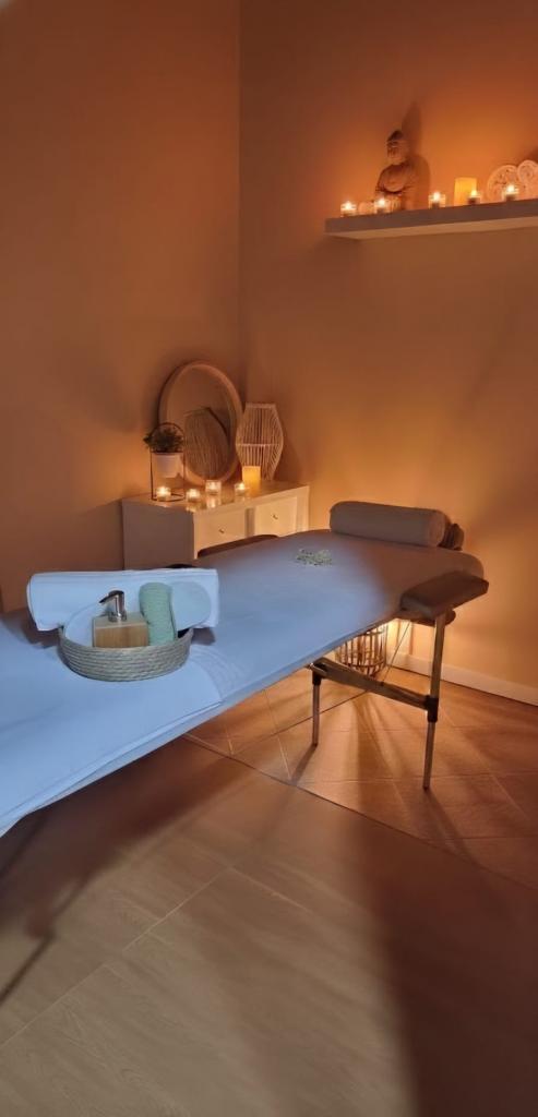 610840863: Chica busca chico en Valencia