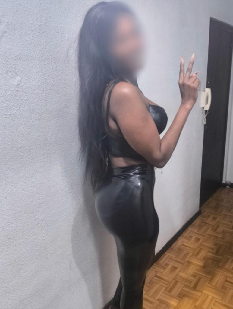 742094351: Chica busca chico en La Coruña
