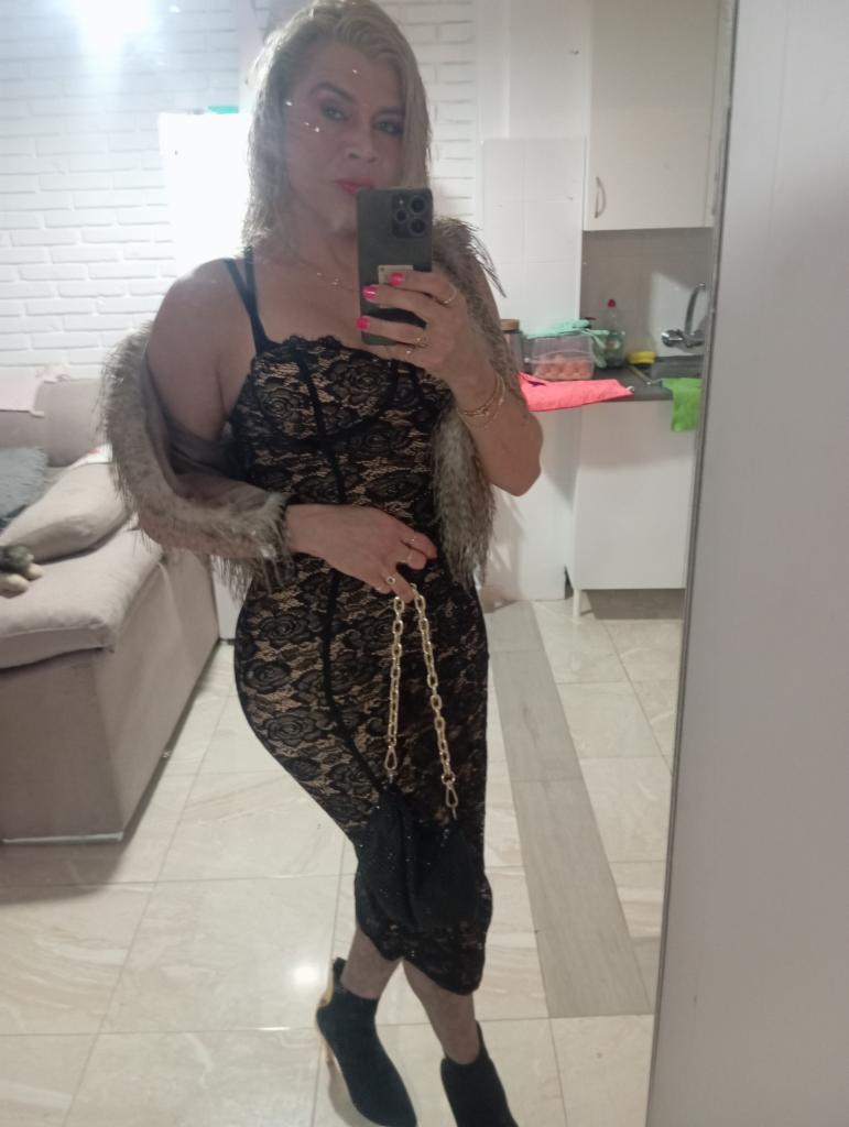 613815787: Chica busca chico en Málaga