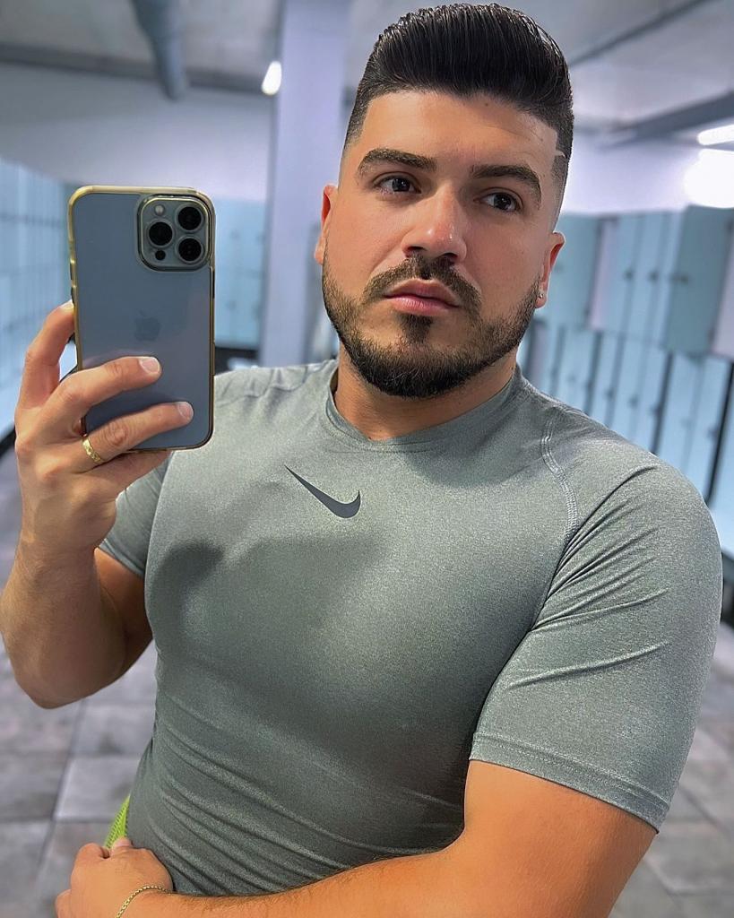 Chico busca chica en Sevilla: 