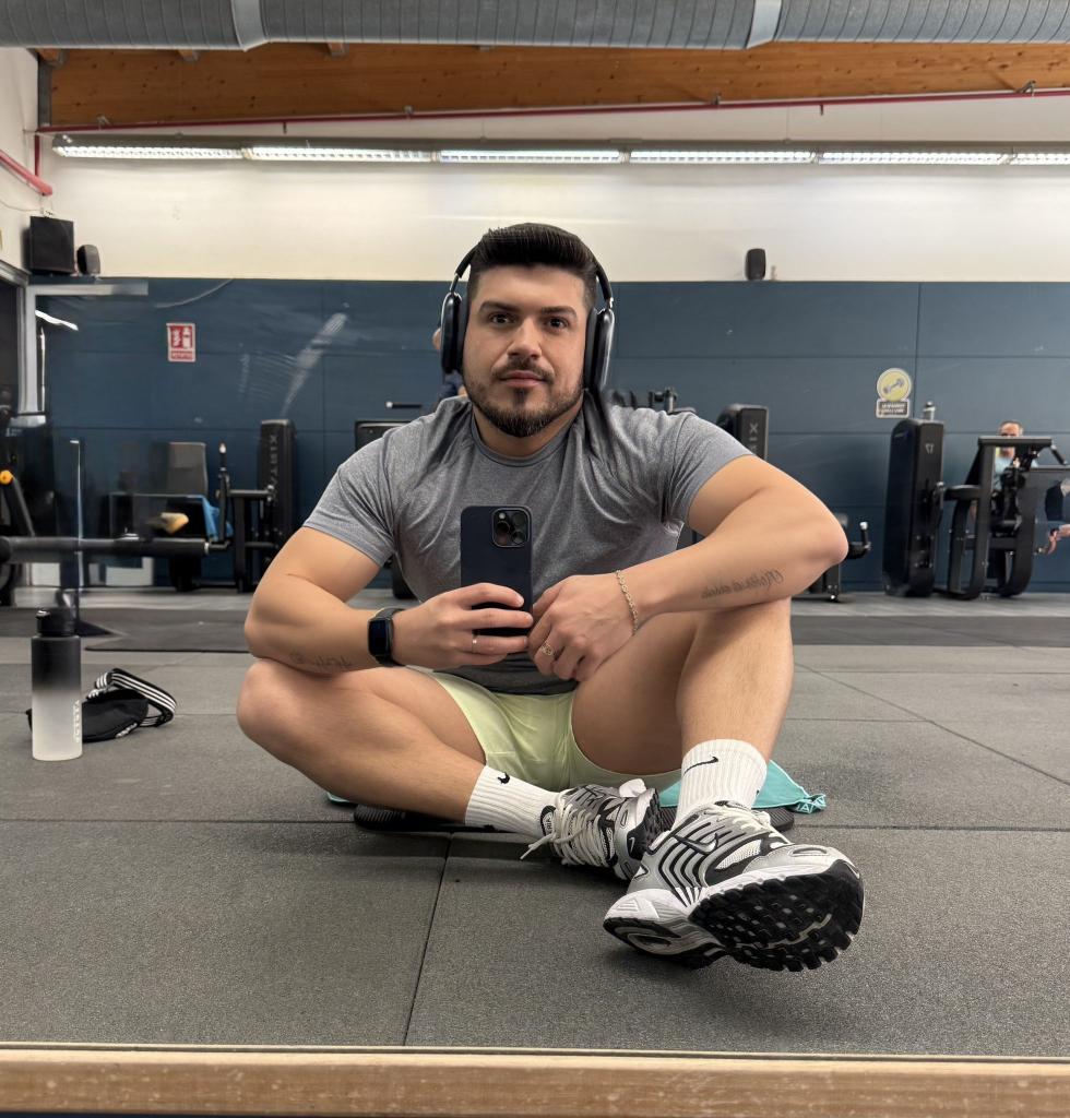 Chico busca chica en Sevilla: 