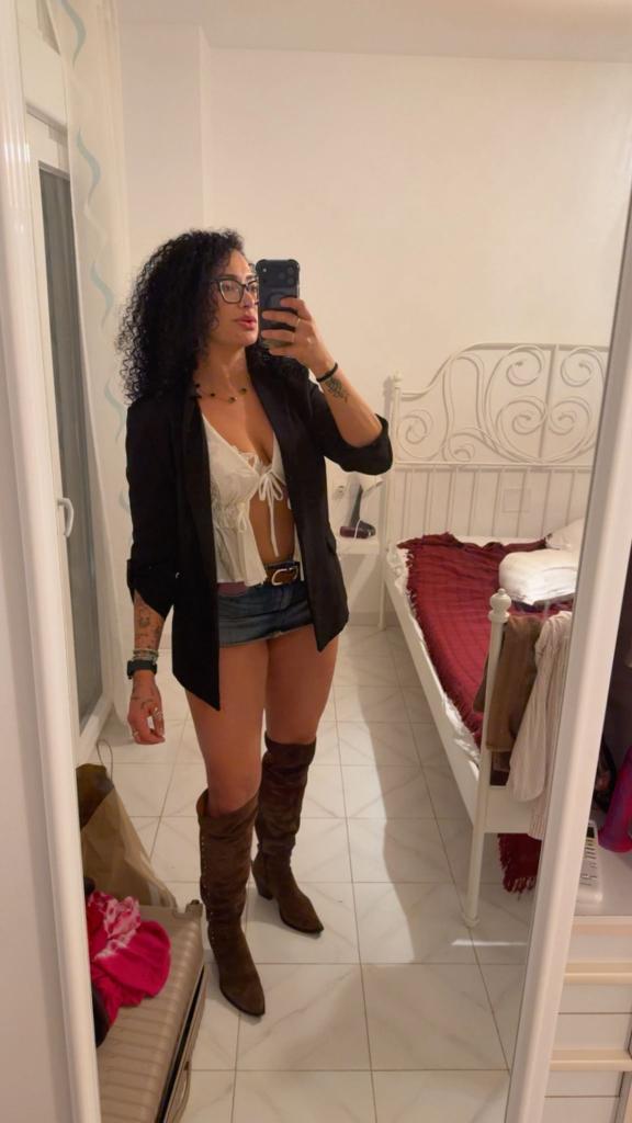 613677079: Chica busca chico en Lugo