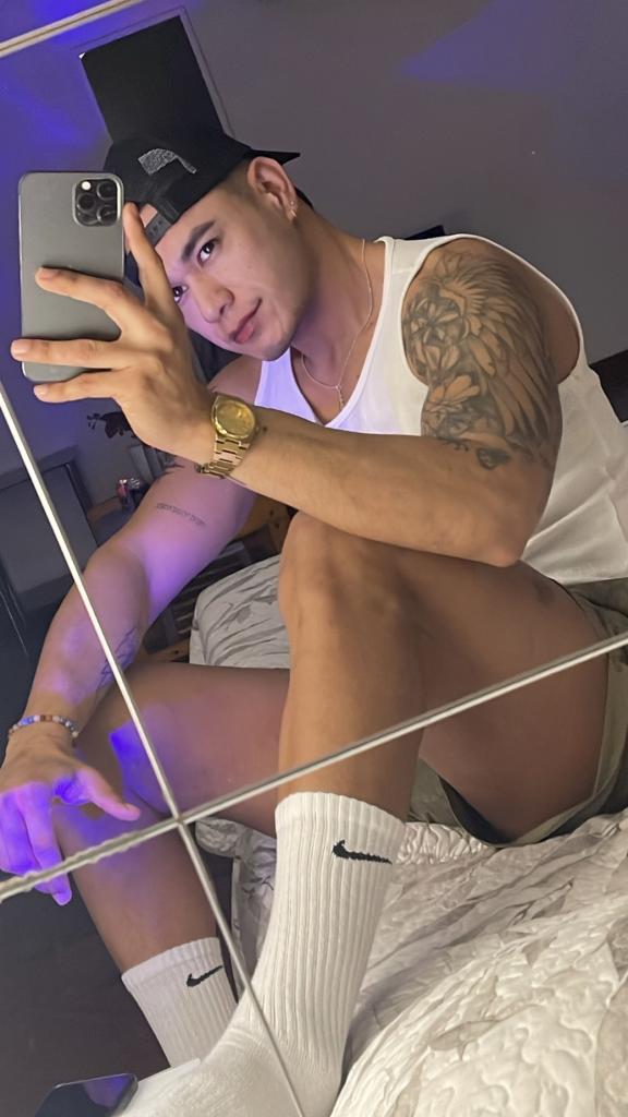 600418013: Chico busca chica en Pontevedra