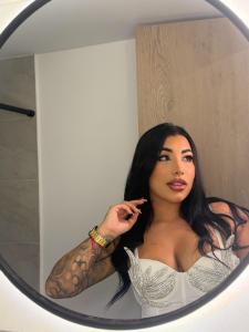 631891238: Chica busca chico en Gerona