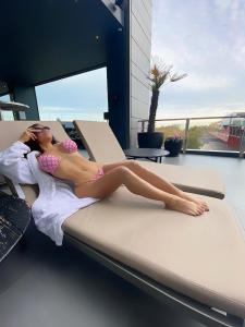 633773509: Chica busca chico en Barcelona