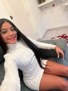 647053081: Chica busca chico en Sevilla